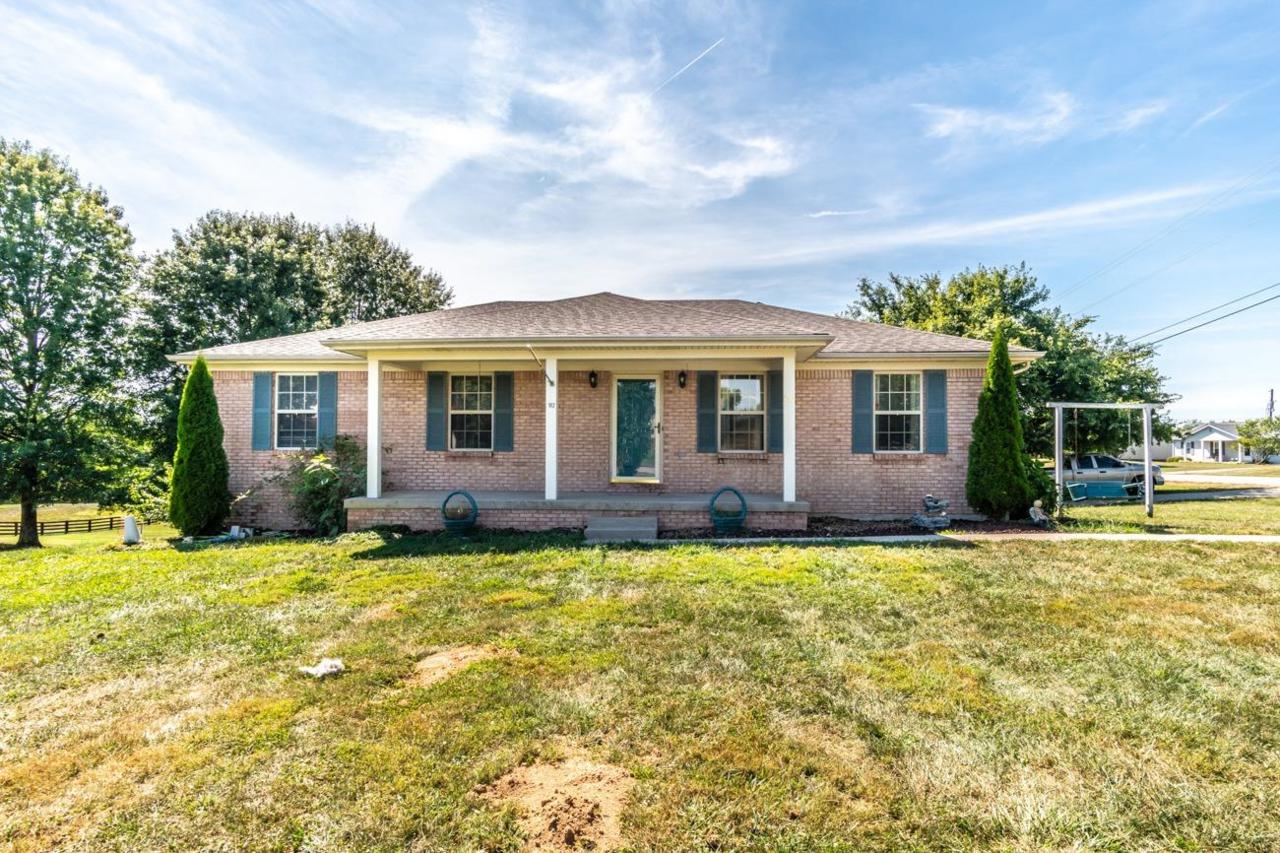 102 Woodridge Way - Photo 1