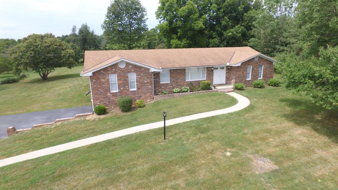 205 Oakmont Drive - Photo 1
