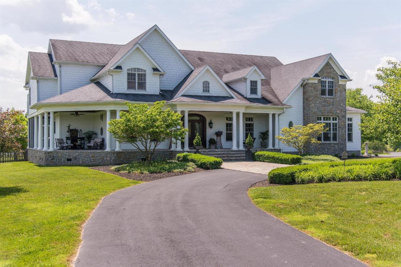 525 Lucas Lane - Photo 1
