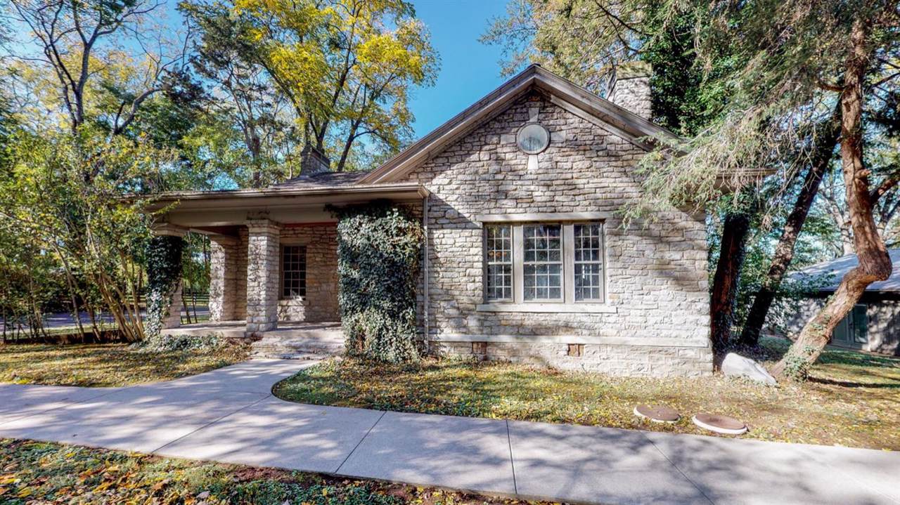 800 Scruggs - Photo 1