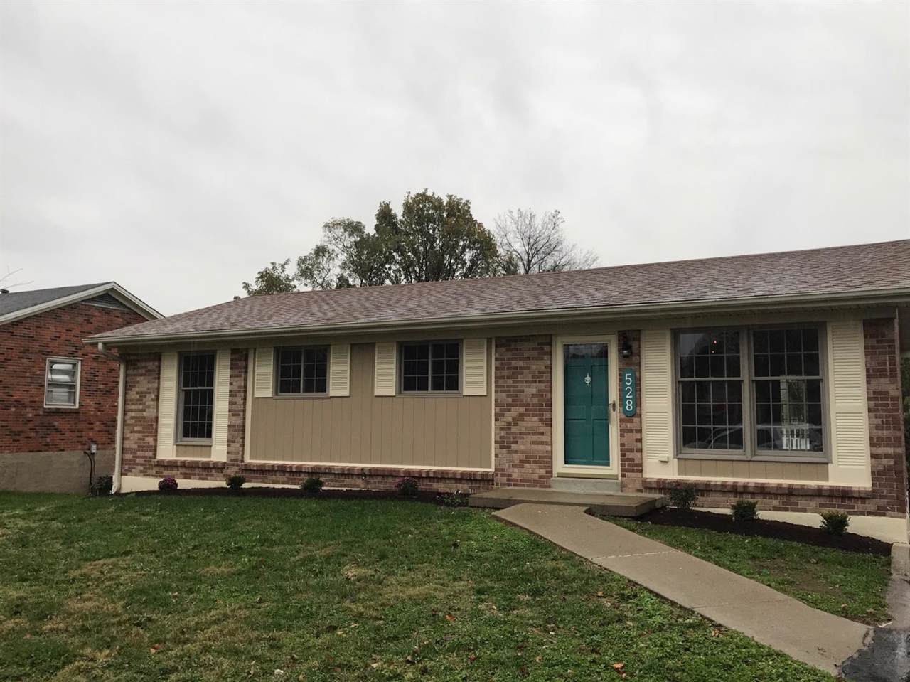528 Pinewood Drive - Photo 1