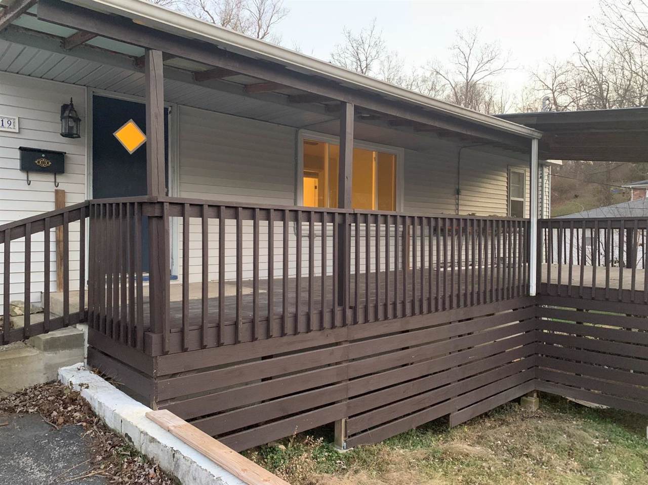 219 Dewey - Photo 1