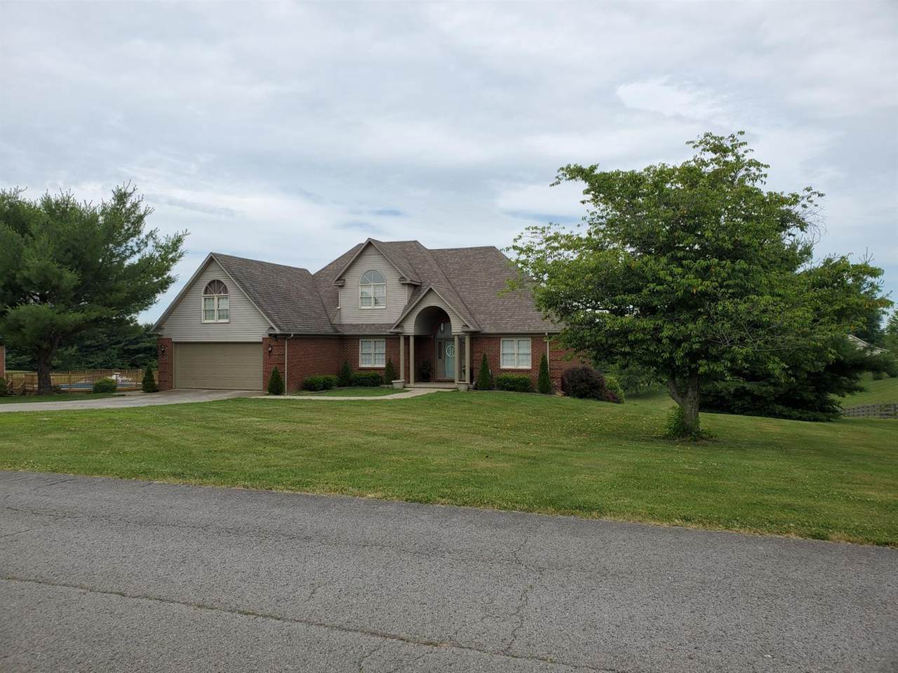 112 Royalty Dr - Photo 1