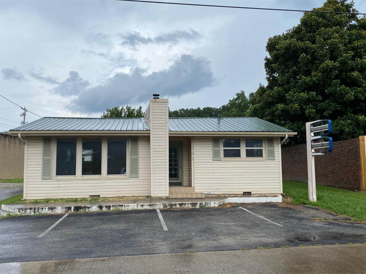 704 18th Street - Photo 1