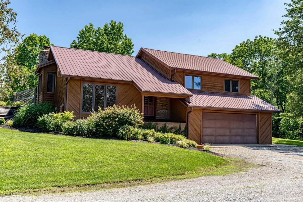 2098 Woodlawn - Photo 1