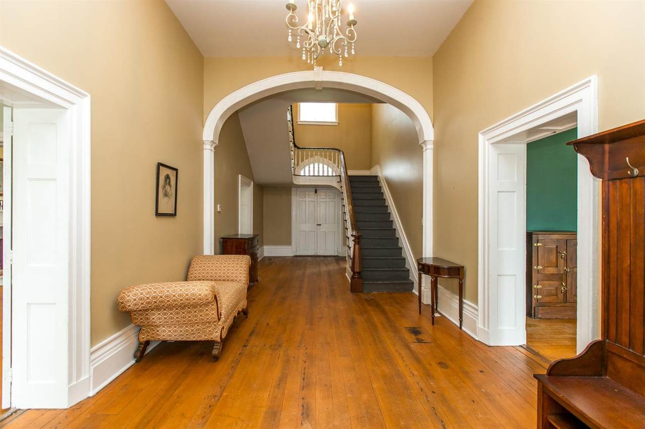 208 Park Ave - Photo 1