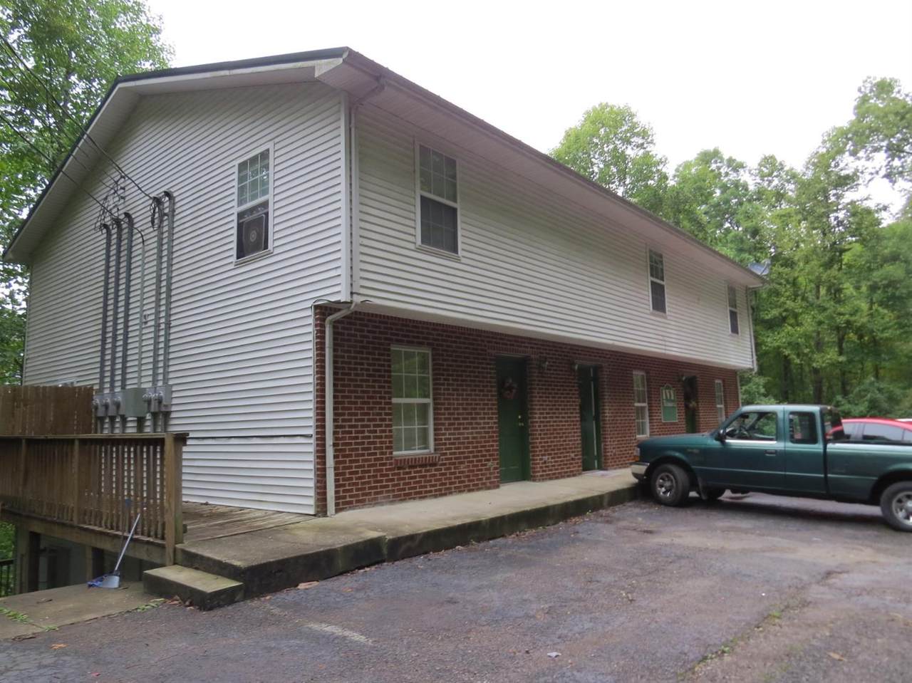 201 Meadow Dr - Photo 1