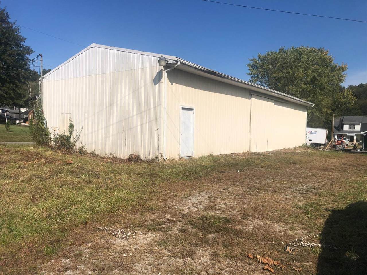 1111 London Avenue - Photo 1