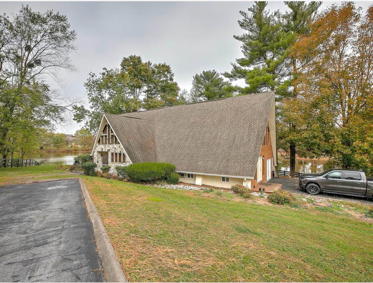 568 Oak Leaf Ln - Photo 1