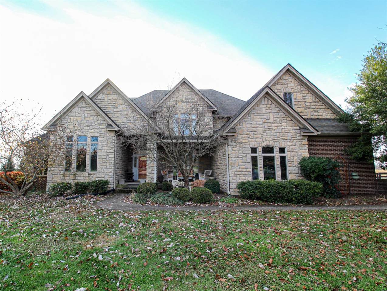 1014 Oak Hill Circle - Photo 1