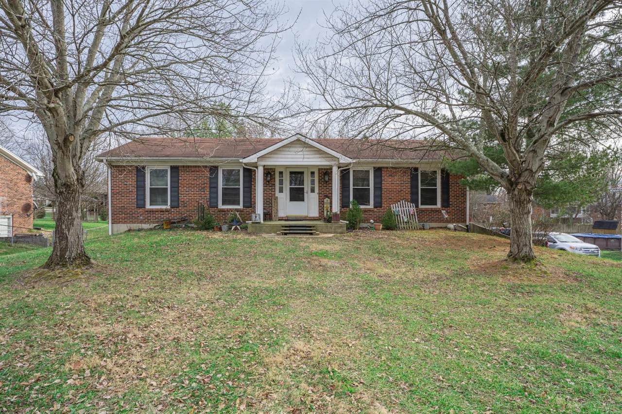 403 Oakwood Drive - Photo 1