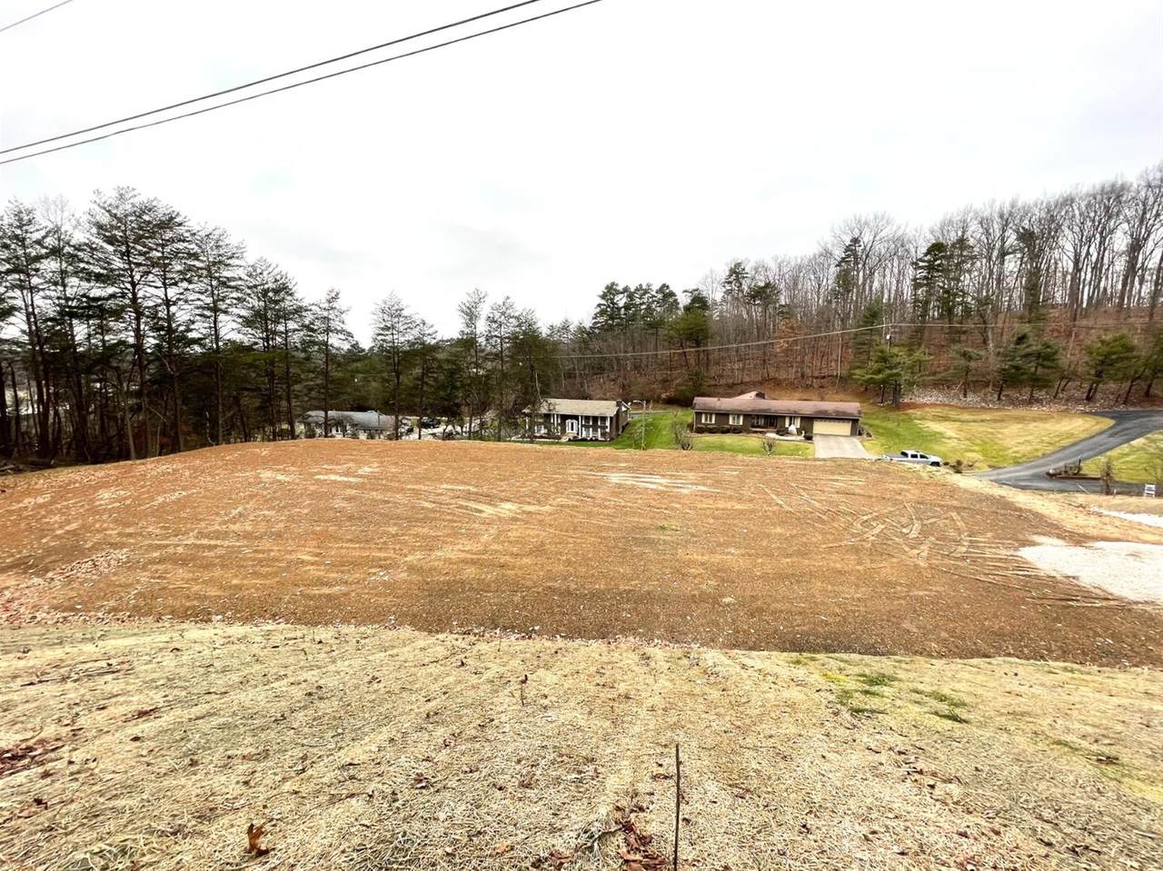 214 Chinook Drive - Photo 1