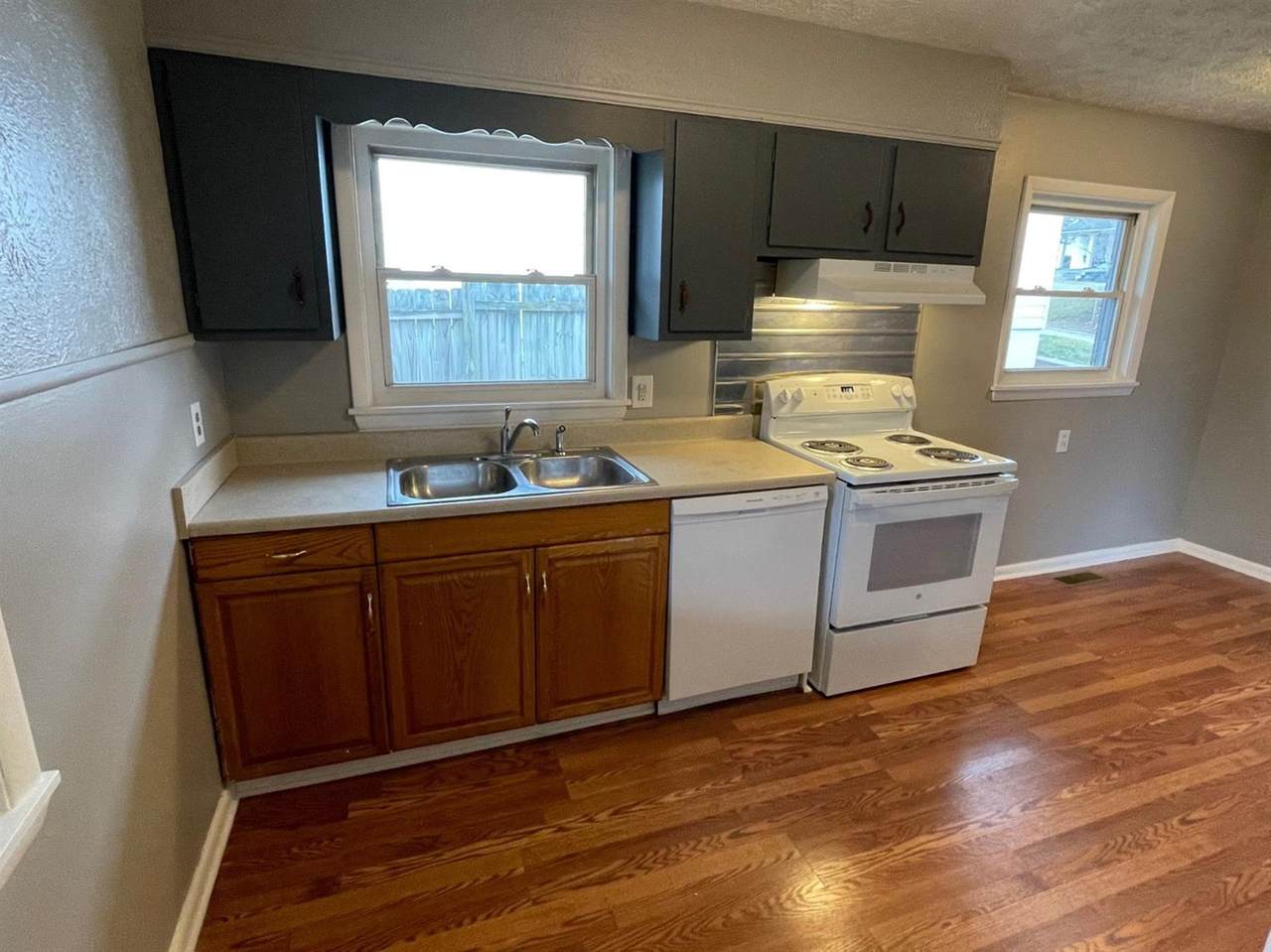 511 Maple Street - Photo 1