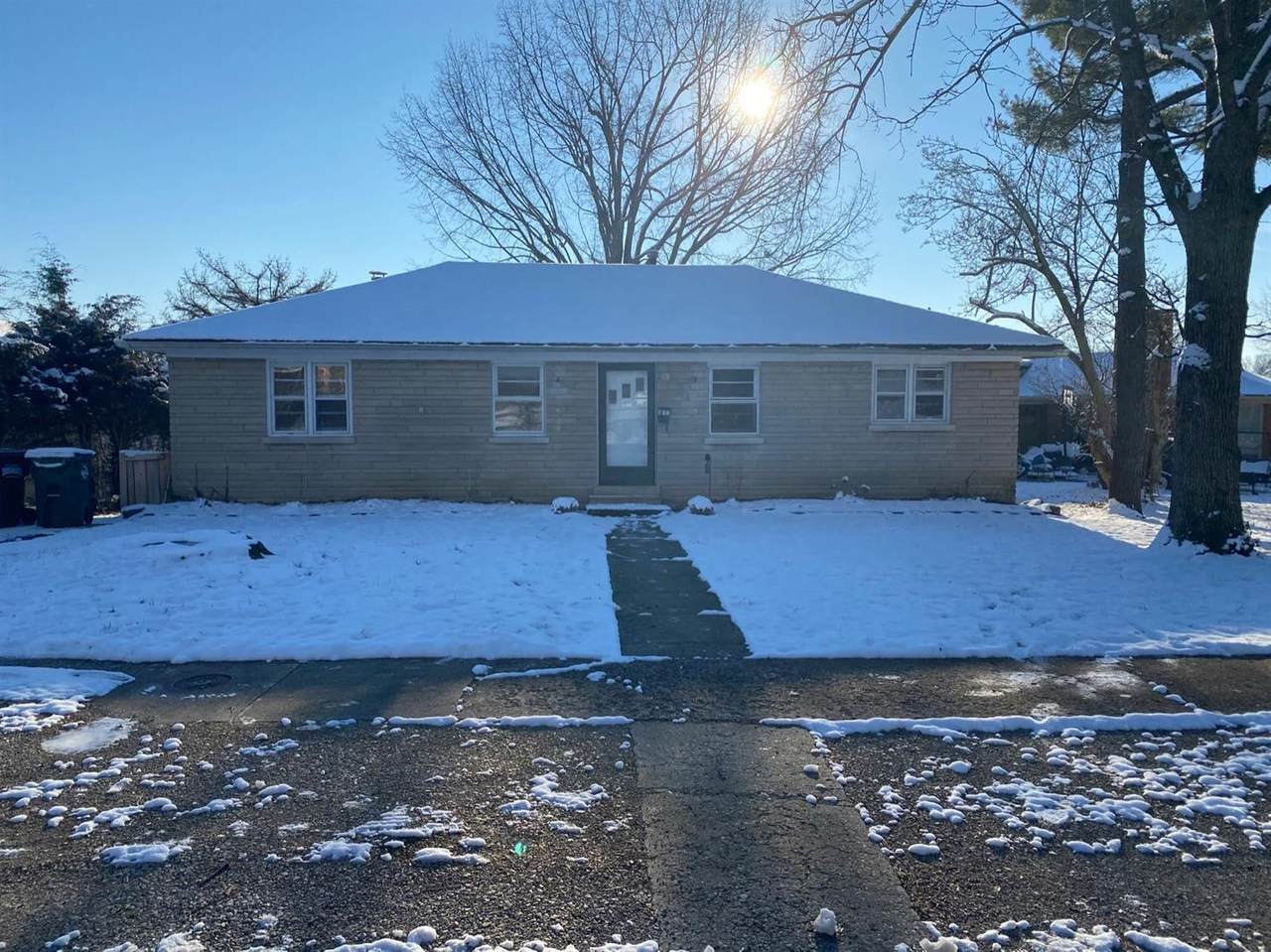 311 Hillcrest - Photo 1