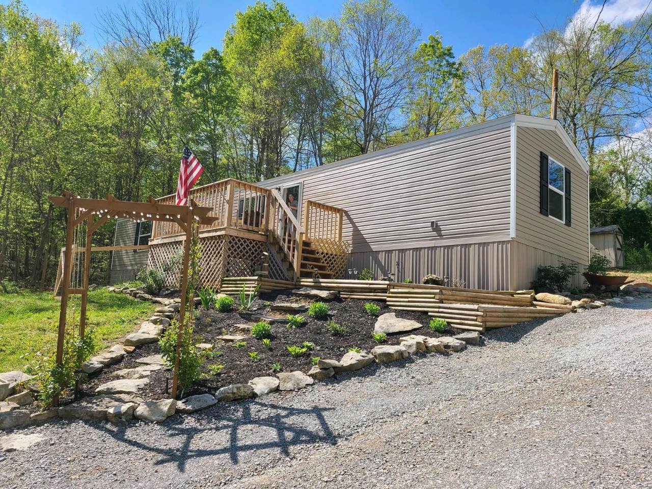 215 Lakeview Avenue - Photo 1