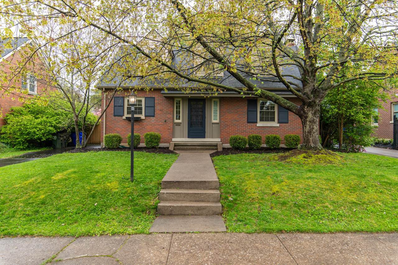 422 Queensway Drive - Photo 1