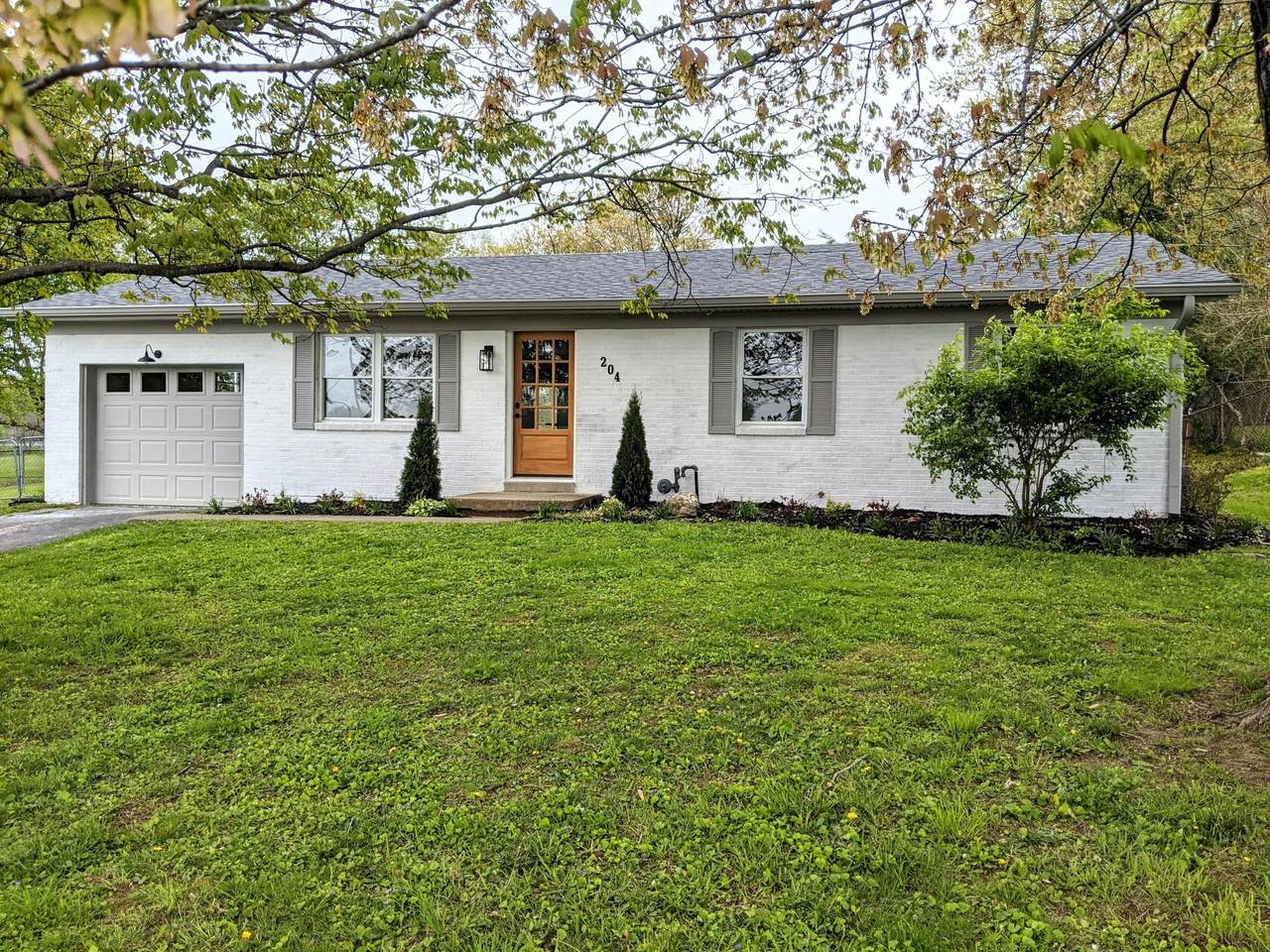 204 Wayne Court - Photo 1