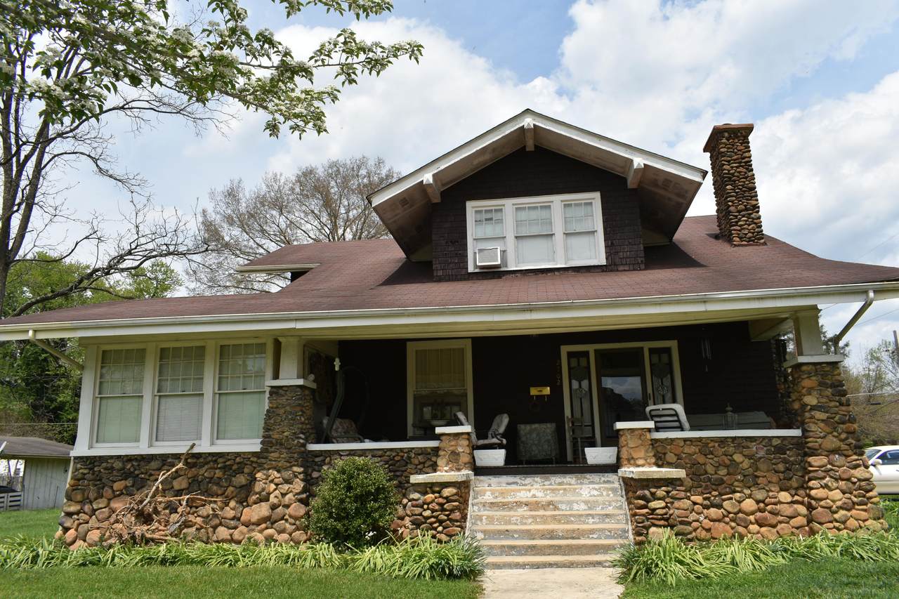 2702 Cumberland Avenue - Photo 1