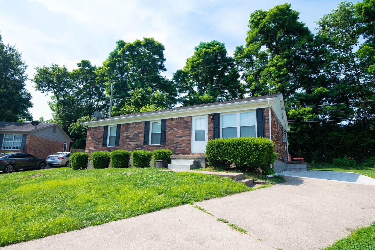 136 Brooks Street - Photo 1