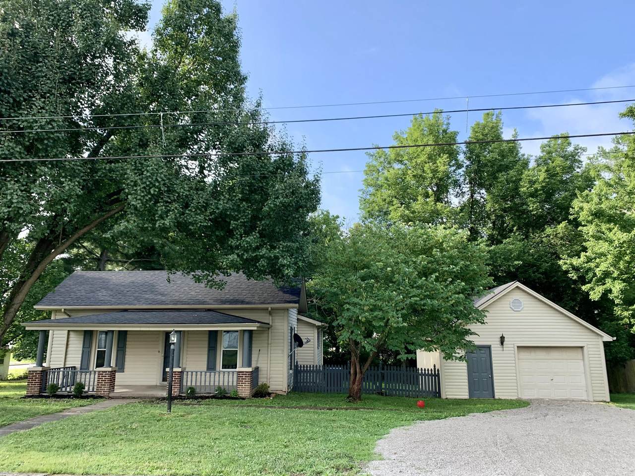 103 Glades Street - Photo 1