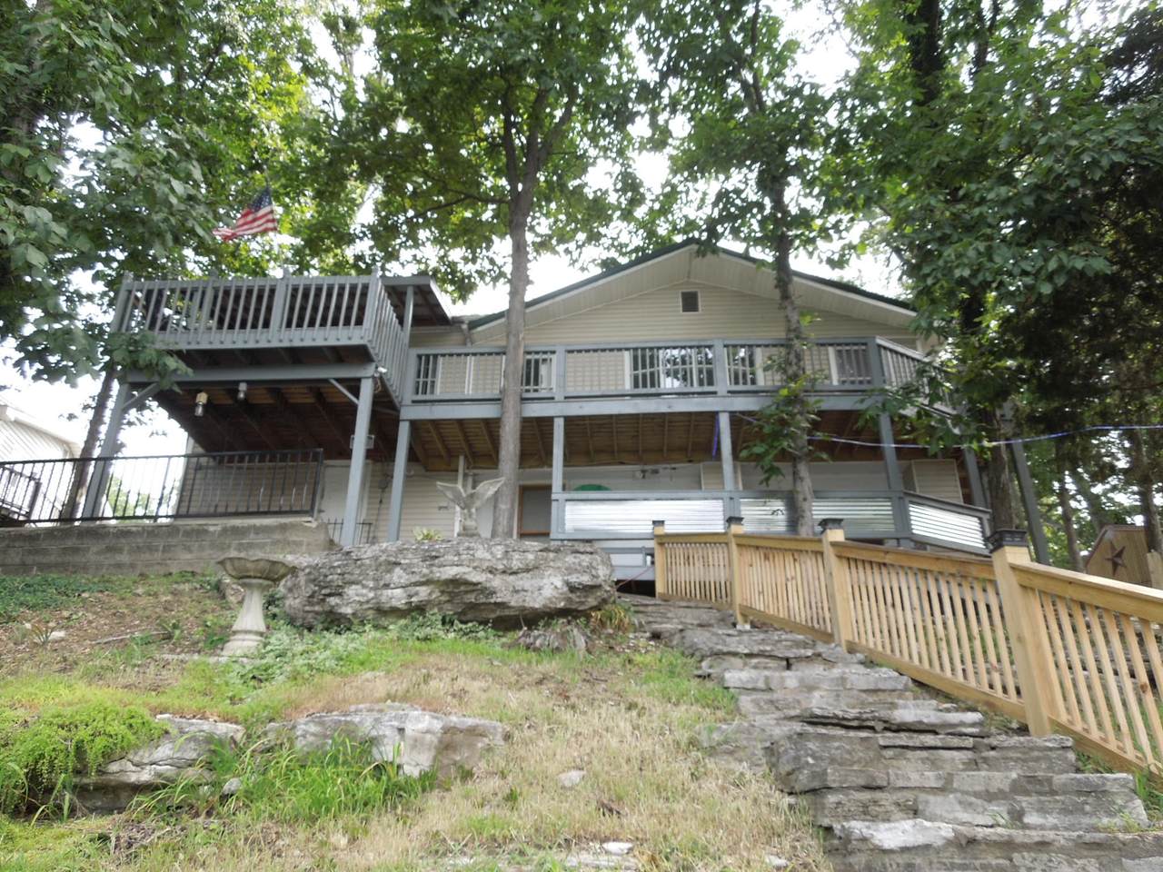 340 Lakeview Point Road - Photo 1