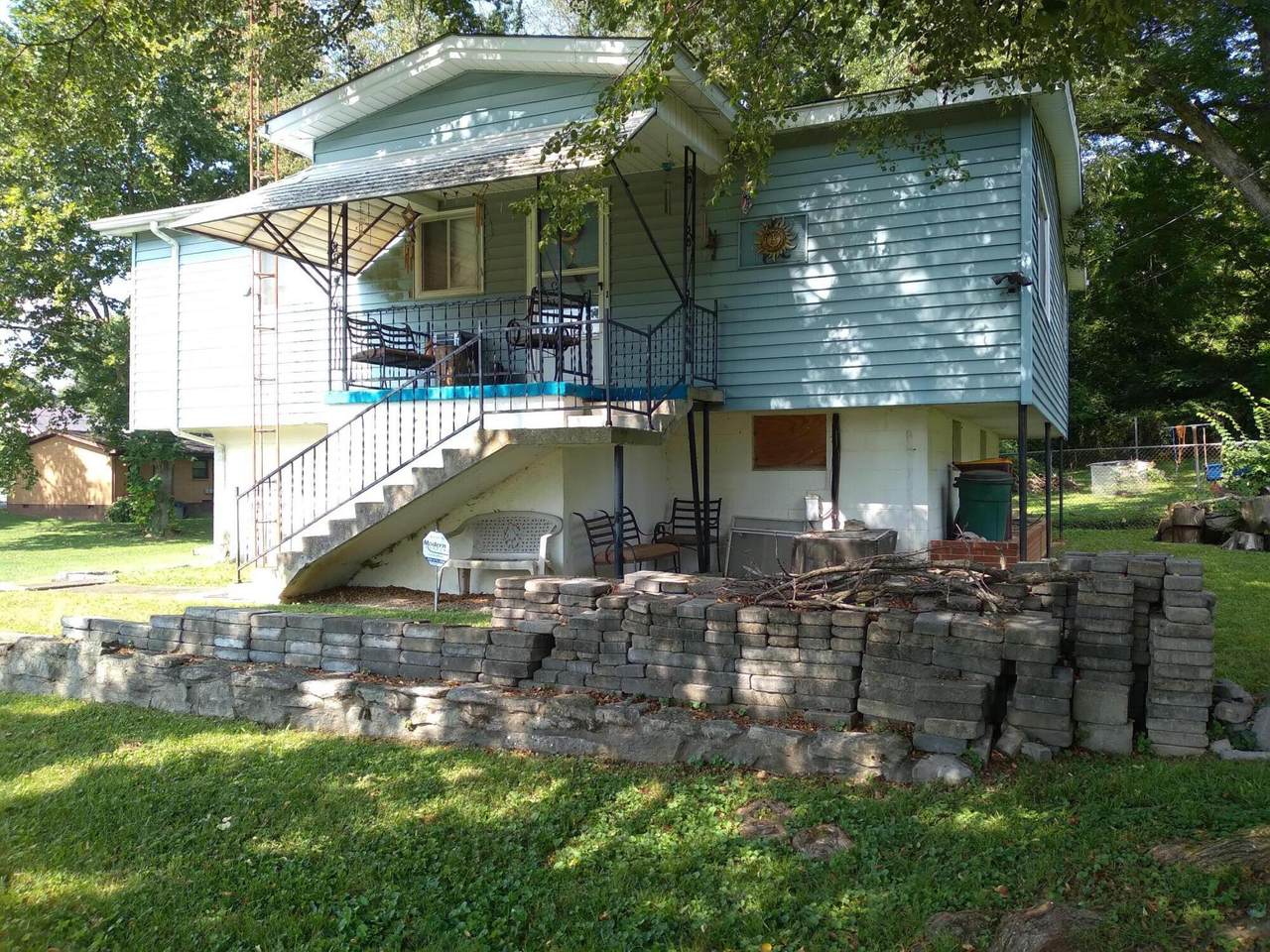206 Bourne Avenue - Photo 1