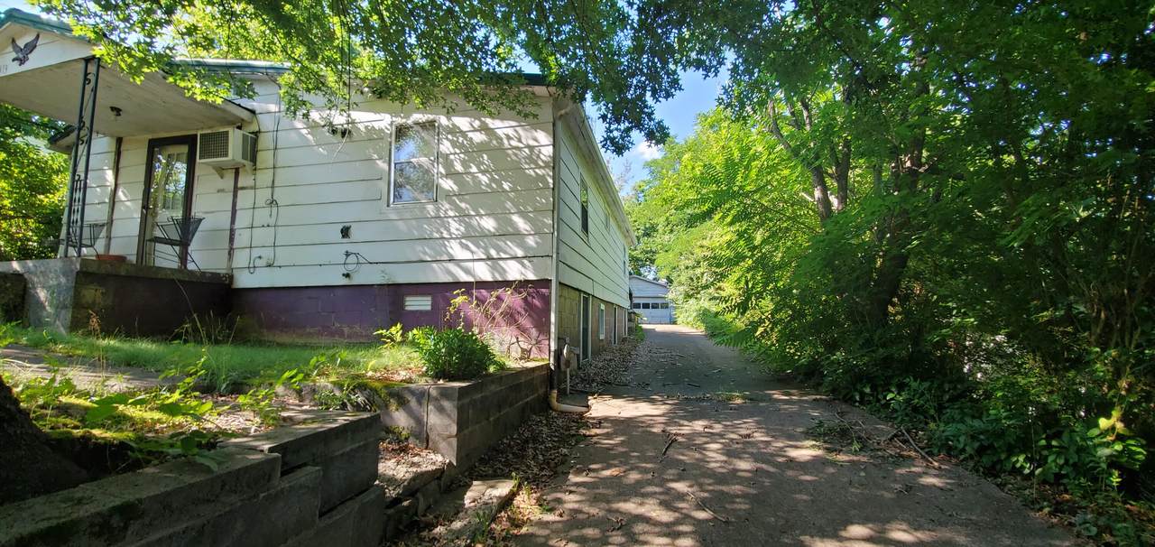 413 Edwards Avenue - Photo 1