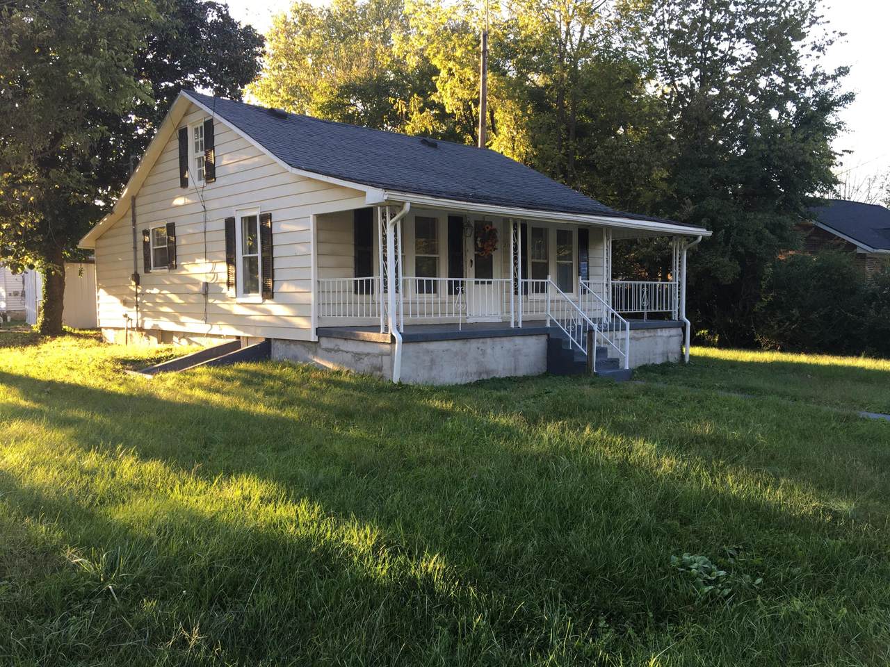 219 Nichols Street - Photo 1
