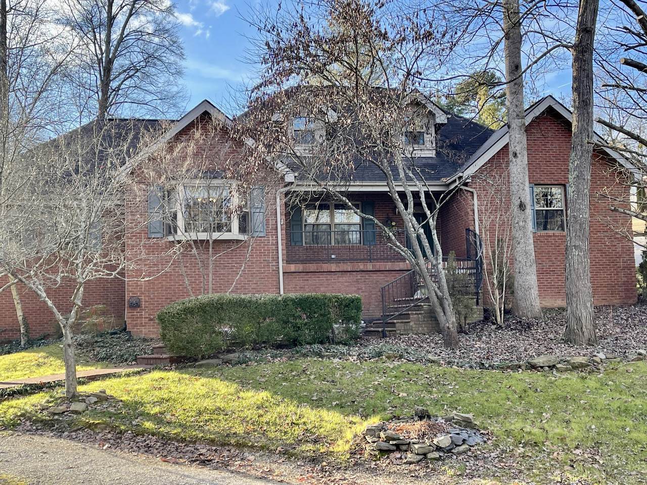 402 Sanderlin Drive - Photo 1