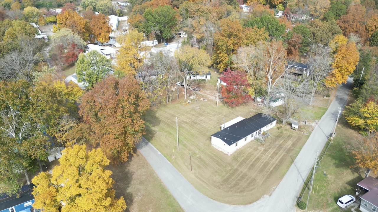 870 Lakeview Drive - Photo 1