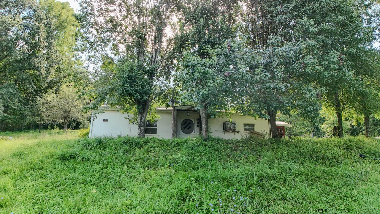 158 Robbins Lane - Photo 1