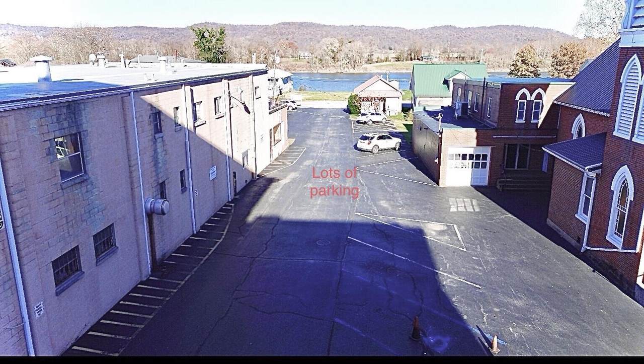 https://bt-photos.global.ssl.fastly.net/lexington/1280_boomver_1_20251201160610227874000000-2.jpg