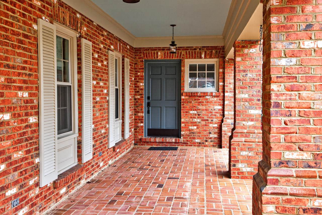 https://bt-photos.global.ssl.fastly.net/lexington/1280_boomver_2_20251206223055820235000000-2.jpg