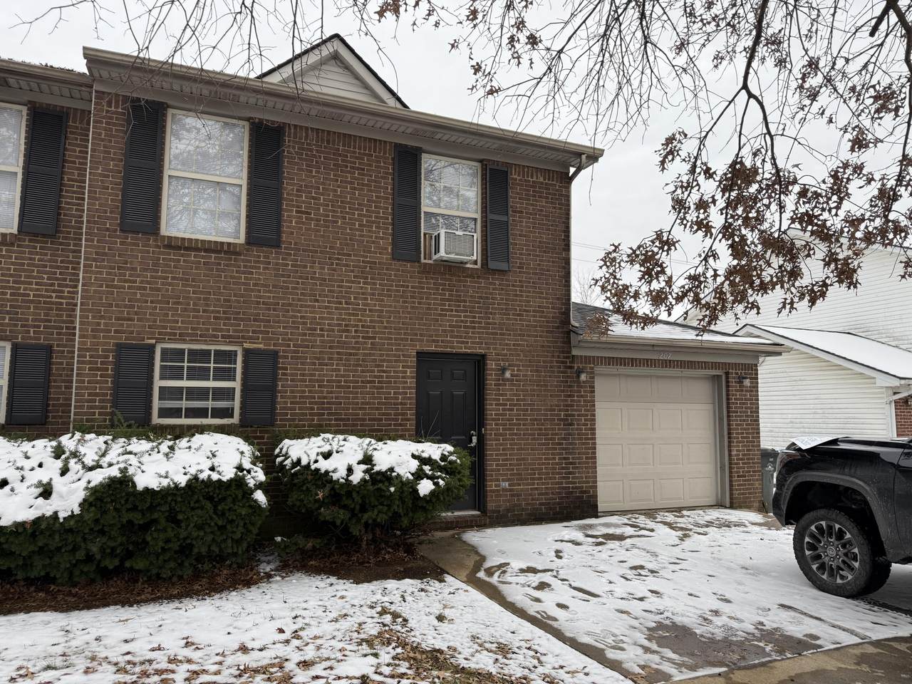 207 Tanbark Drive - Photo 1