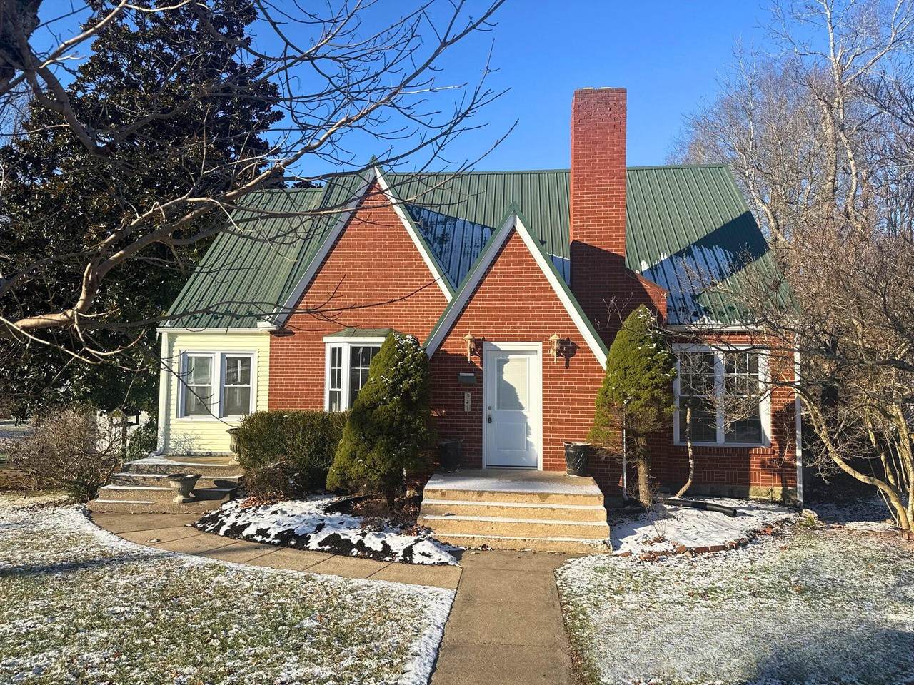 321 Riverside Drive - Photo 1