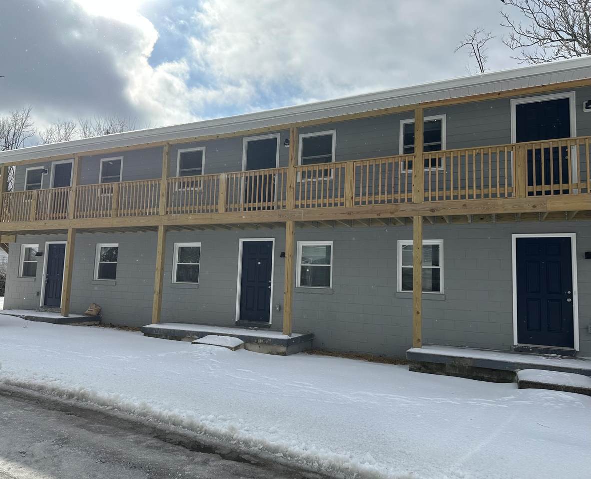 402 Gunn Street - Photo 1