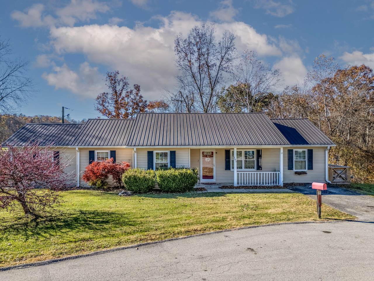 105 Poplar Ct - Photo 1