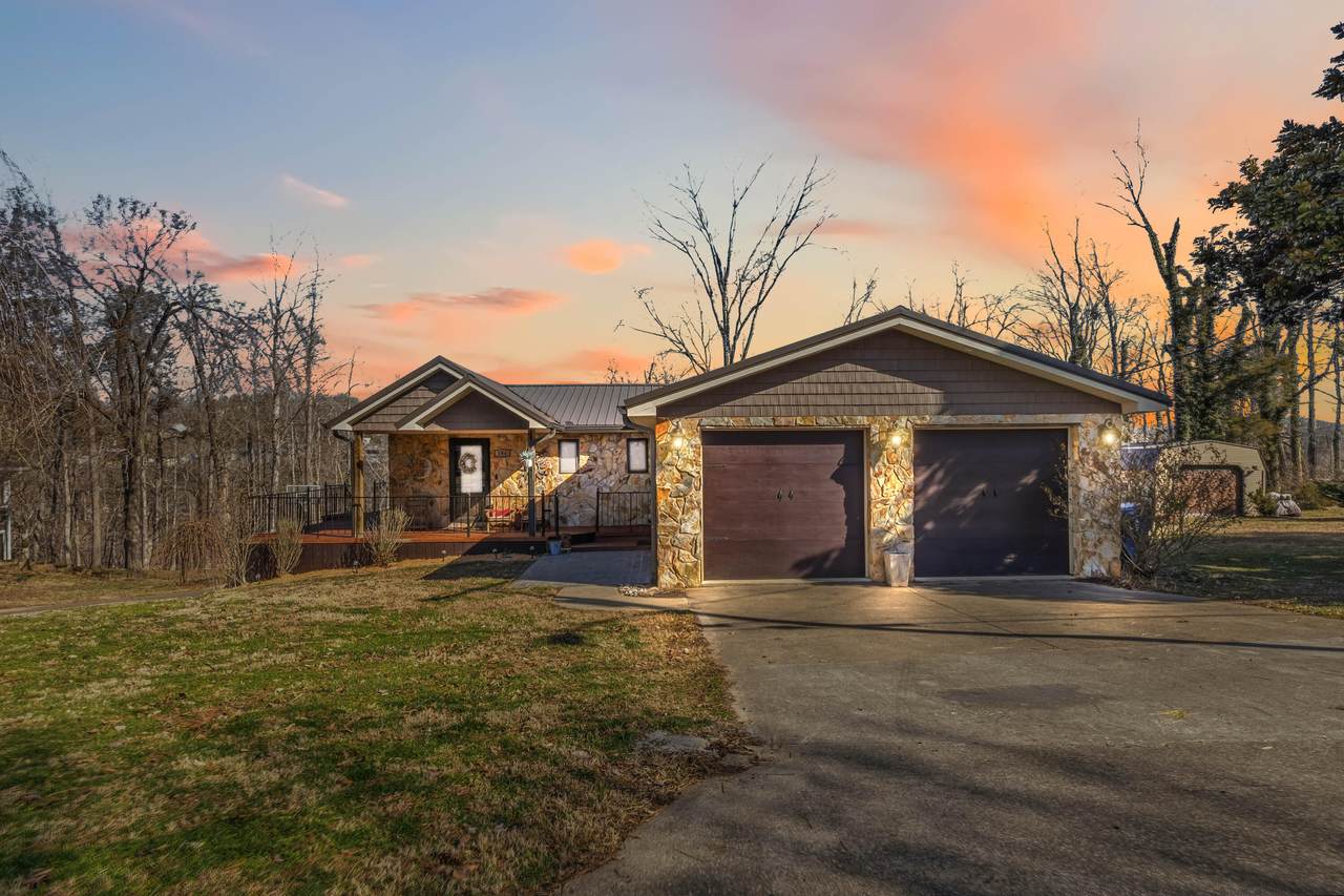 194 Military Road - Photo 1