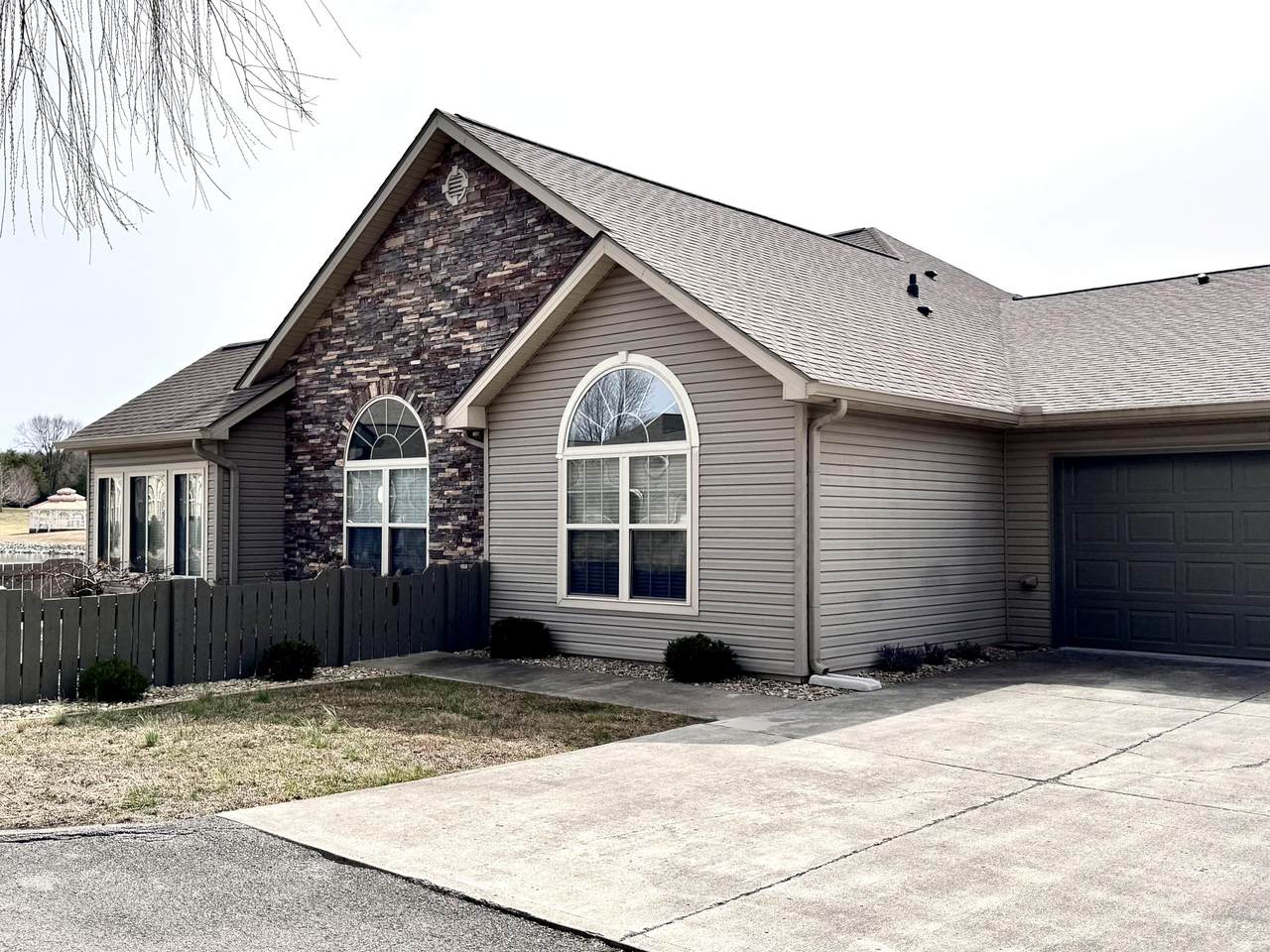 433 Deer Lake Place - Photo 1