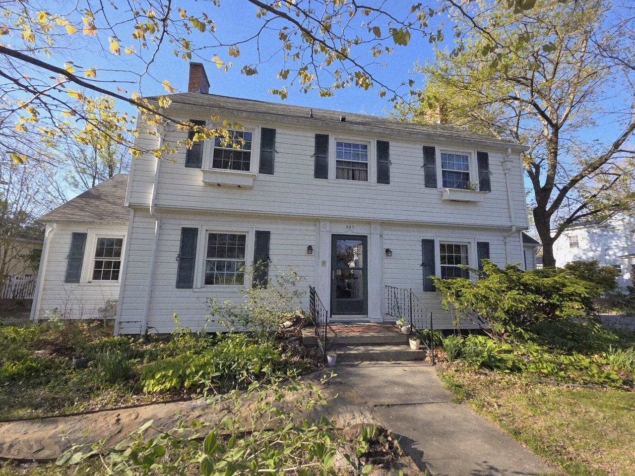 305 Jackson Street - Photo 1