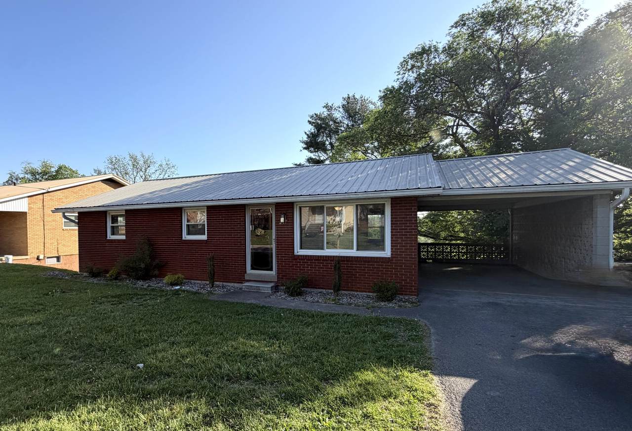 207 Beecher Street - Photo 1