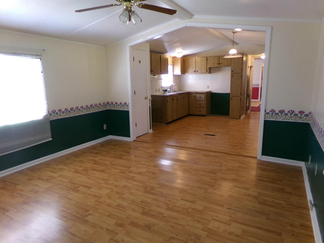 https://bt-photos.global.ssl.fastly.net/lexington/1280_boomver_1_20260427182322513684000000-2.jpg
