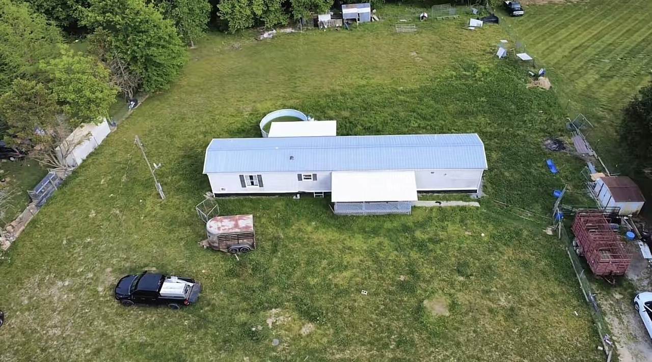 301 Lewis Avenue - Photo 1