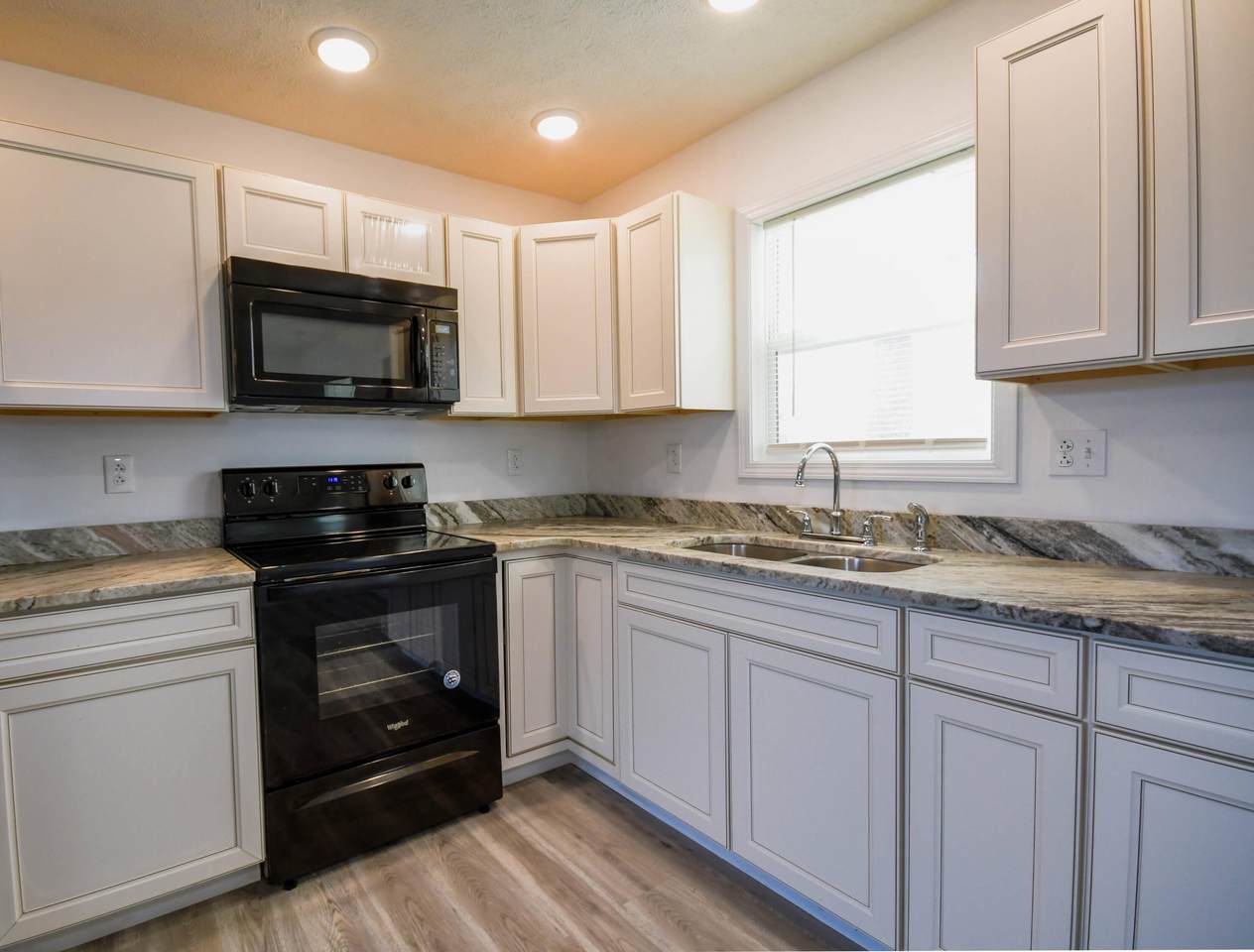 286 2nd Avenue - Photo 1
