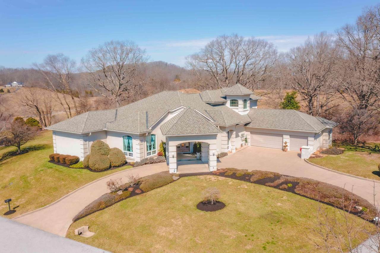 285 Oakwood Drive - Photo 1