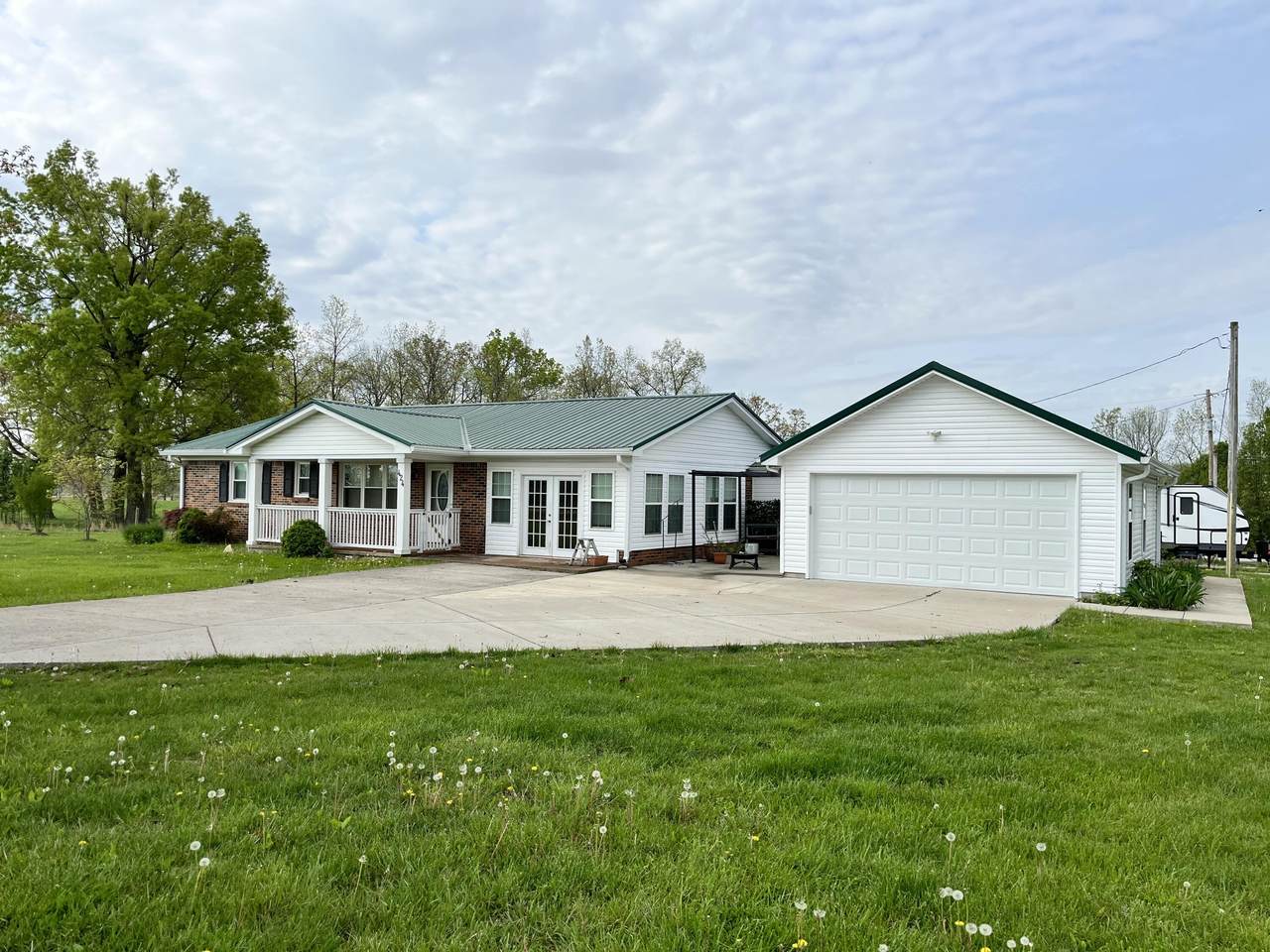 424 Whitt Road - Photo 1