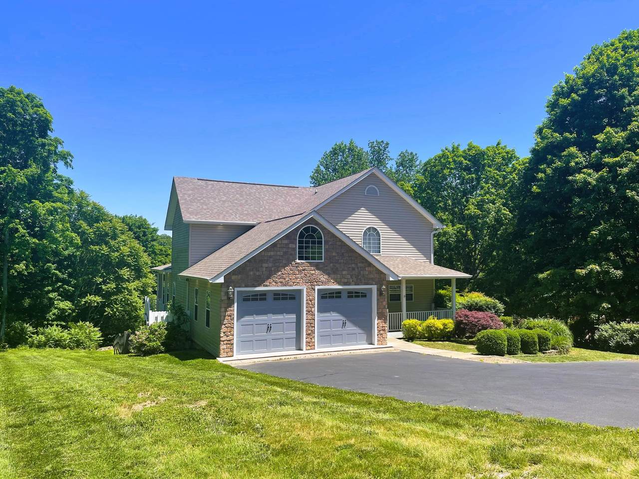 62 Lakeview Drive - Photo 1