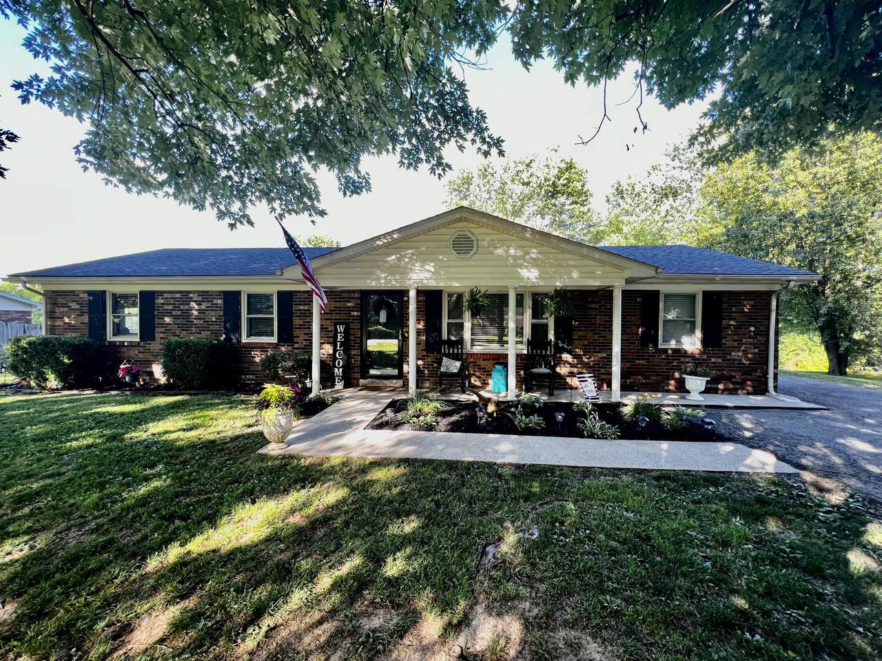 118 Edgewood Drive - Photo 1