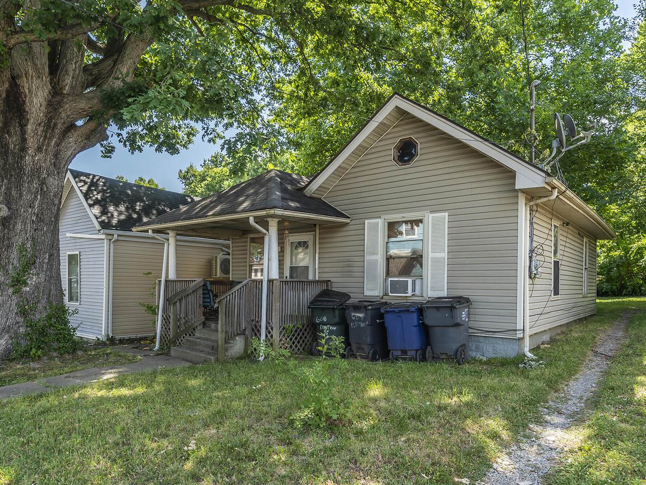 608 Elm Tree Lane - Photo 1