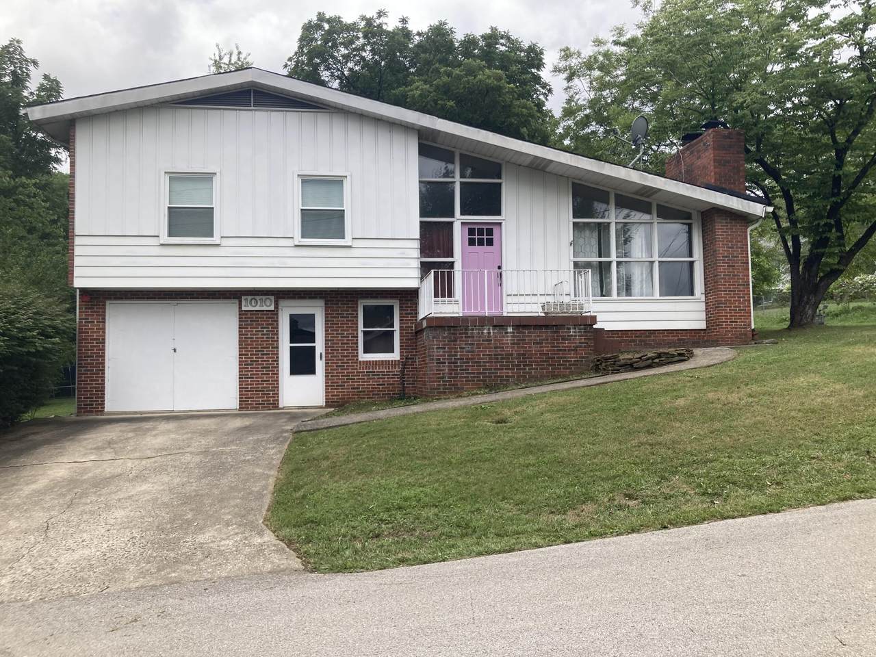 1010 Whitley Avenue - Photo 1